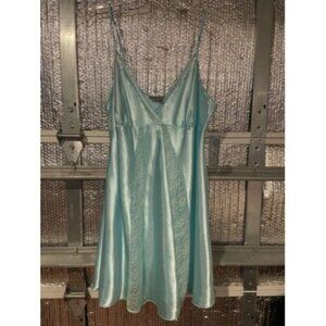 Morgan Taylor Silk slip dress with Lace. Size XL light green